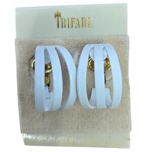 Vintage NWT Trifari White Enamel/Gold Statement Clip On Earrings [J22]